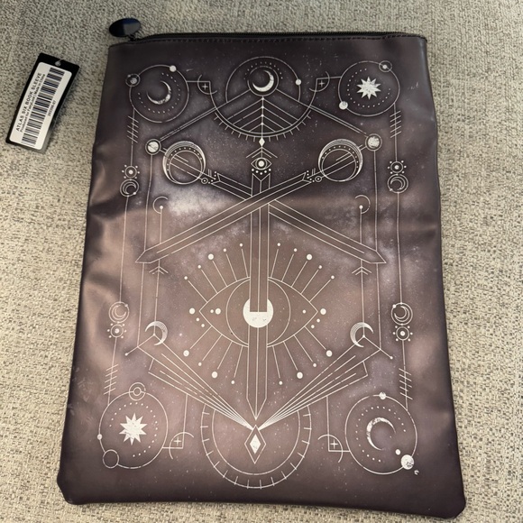 NWT Fairyloot Exclusive The Atlas‎ Six Olivie Blake Zippered Book/tablet Sleeve - Picture 3 of 6
